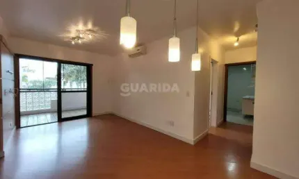 Apartamento com 2 dormitórios, sendo 1 suíte, e 1 vaga de garagem no bairro Alto Petrópolis
