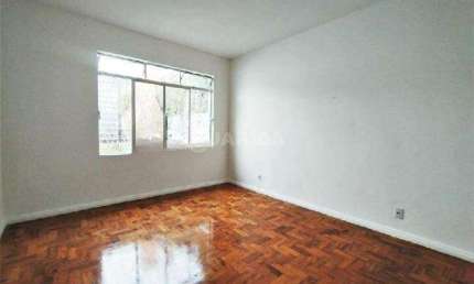 Casa com 3 dormitórios para alugar no bairro Glória.