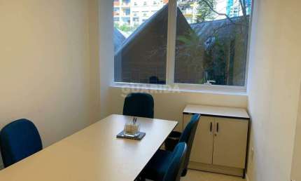 Conjunto comercial todo reformado no bairro Auxiliadora .