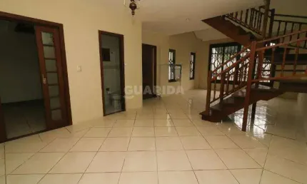 Casa em condomínio com 3 dormitórios, sendo 1 suíte, no Bairro Cavalhada