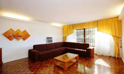 Casa residencial com 4 dormitórios, sendo 1 suíte, no bairro Chácara das Pedras