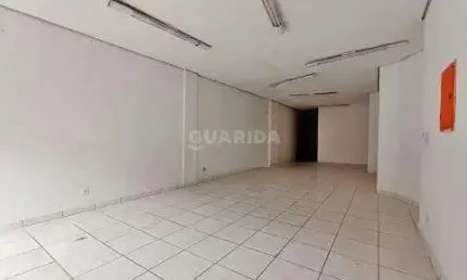 Loja com 76m², localizada no bairro Centro Histórico.