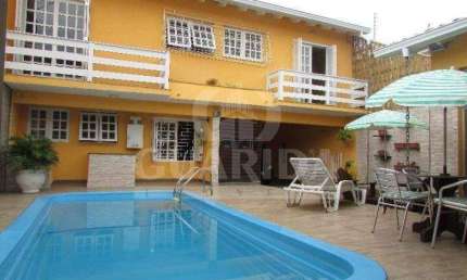 Casa residencial com 4 dormitórios sendo 3 suítes no bairro Ipanema.