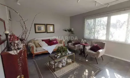 Casa Residencial com 3 dormitórios suítes e 3 vagas de garagem no bairro Três Figueiras