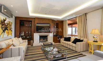 Casa mobiliada de 401 m² com 3 dormitórios sendo 1 suíte máster no Bairro Menino Deus.