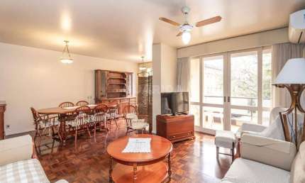 Apartamento mobiliado com 3 dormitórios, sendo 1 suíte, no bairro Centro Histórico
