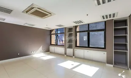Sala comercial para alugar na Avenida Cristóvão Colombo, Floresta, Porto Alegre