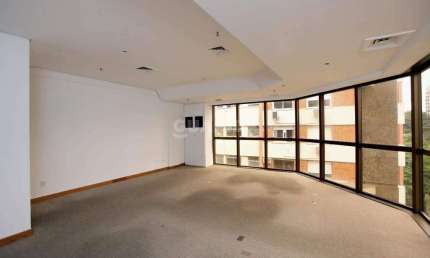 Conjunto comercial no bairro Auxiliadora, frente , com VAGA COBERTA!