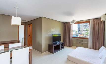 Apartamento semi mobiliado de 2 dormitórios, sendo 1 suíte no bairro Bela Vista, com VAGA COBERTA E CHURRASQUEIRA INTERNA!!