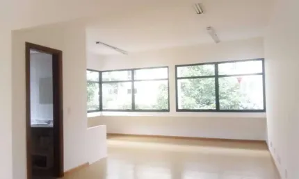 Conjunto comercial com 2 vagas no bairro menino deus!