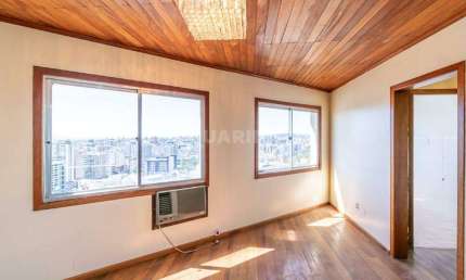 Apartamento com ótima amplitude, 3 dormitórios, em andar alto, no bairro Centro Histórico.