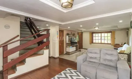 Casa Residencial com 4 Quartos, sendo 2 Suites, e 3 vagas de garagem no bairro Partenon - Porto Alegre/RS
