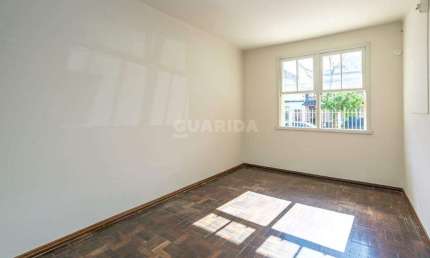 Apartamento térreo com 2 dormitórios no bairro Menino Deus