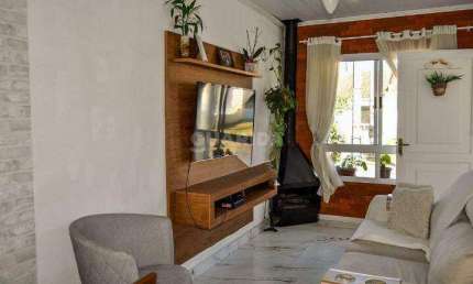 Casa em Condomínio com 2 dormitórios, sendo 1 suíte, para alugar no bairro Hípica.