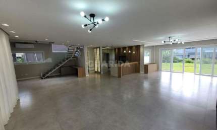 Casa de Alto Padrão com 3 suítes, no condomínio Alphaville com infraestrutura completa