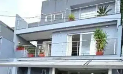 Casa Residencial com 4 dormitórios, sendo 1 suíte, para alugar no bairro Alto Petrópolis - Porto Alegre/RS