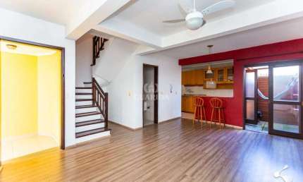 Casa com 3 dormitórios, sendo 1 suíte, no Bairro Teresópolis - Porto Alegre/RS
