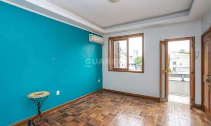 Apartamento com 2 dormitórios, sendo 1 suíte, no bairro Bela vista