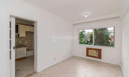 Apartamento com 2 dormitórios e 1 vaga de garagem no bairro Cavalhada