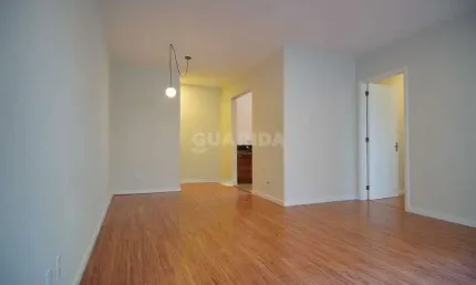 Apartamento com 2 dormitórios, sendo 1 suíte com closet, no bairro Bela Vista.