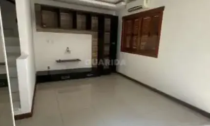 Casa Residencial com piscina, 2 dormitórios, e 1 vaga de garagem para alugar no bairro Hípica.