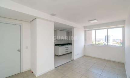 Apartamento com 3 dormitórios, sendo 1 suíte, e 2 vagas de garagem no bairro Partenon