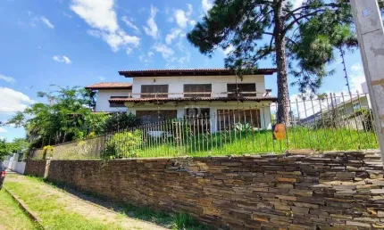 Casa Residencial/Sobrado para aluguel, 4 quartos, 1 suíte, 3 vagas de garagem, Medianeira - Porto Alegre/RS