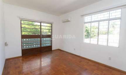 Apartamento espaçoso com 3 dormitórios no bairro Azenha