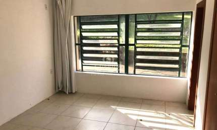 Casa residencial com 03 dormitórios, sendo uma suíte, no bairro Hípica.