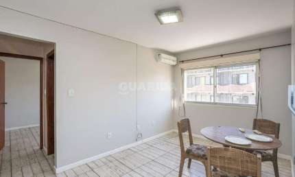 Apartamento mobiliado com 1 dormitório e 1 vaga de garagem no bairro Cidade Baixa!