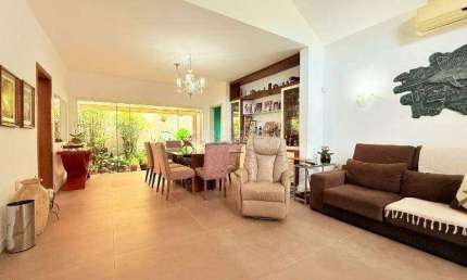 Casa impecável com 5 dormitórios no Bairro Cristal - Porto Alegre/RS