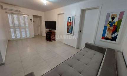 Casa residencial com pátio, 3 dormitórios, no bairro Ipanema - Porto Alegre/RS