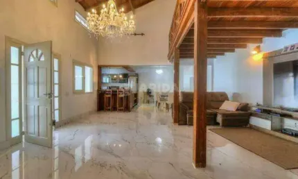 Casa com 4 dormitórios, sendo 2 suítes, para alugar no bairro Ipanema.