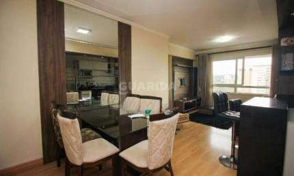 Apartamento mobiliado com 2 dormitórios, sendo 1 suíte, para alugar no bairro Menino Deus.