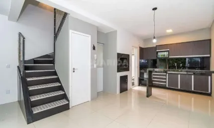 Casa em condomínio de 2 dormitórios, sendo 1 suíte, no bairro Tristeza.