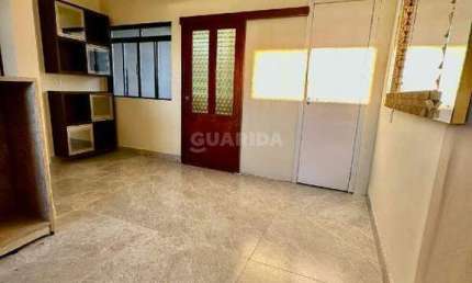Apartamento com 2 dormitórios para alugar no bairro Vila Jardim.