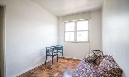 Apartamento mobiliado com 2 dormitórios no bairro Jardim Botânico.