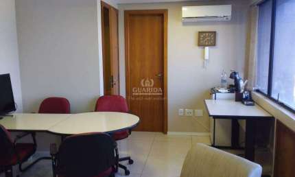 Conjunto comercial, mobiliado, 1 vaga de garagem, no bairro Petrópolis - Porto Alegre/RS