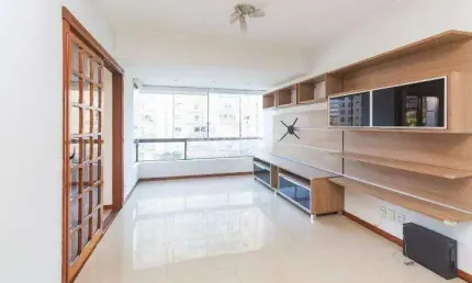 Amplo apartamento com 3 quartos e vaga de garagem no Petrópolis!