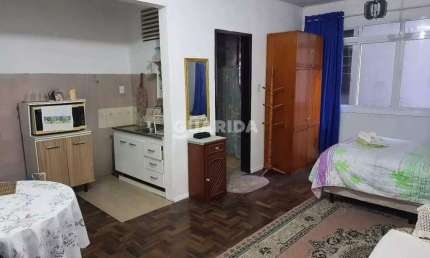Apartamento no estilo JK mobiliado no bairro Centro Histórico.