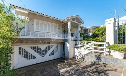 Casa Residencial/Sobrado para aluguel, 4 quartos, 2 vagas, Três Figueiras - Porto Alegre/RS