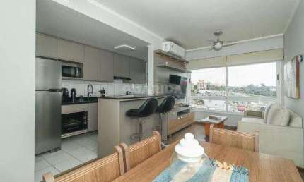 Apartamento mobilado com 2 dormitórios para alugar no bairro Alto Petrópolis.