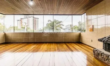 Apartamento estilo cobertura, com 2 dormitórios, churrasqueira, e vaga de garagem no bairro Cristo Redentor