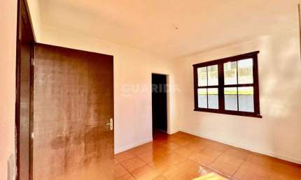Casa Residencial com 3 dormitórios, sendo 1 suíte, para alugar no bairro Cristal.