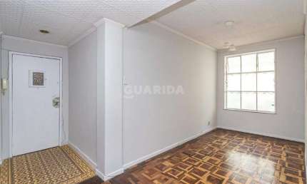 Apartamento semi mobiliado de 3 dormitórios no bairro Centro Histórico.