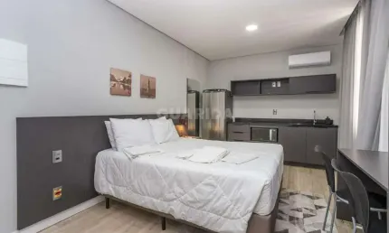 Apartamento estilo Studio totalmente mobiliado no bairro Centro Histórico, andar alto.