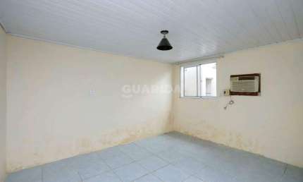 Casa Residencial com 2 dormitórios, sendo 1 suíte, e 1 vaga de garagem no bairro Humaitá
