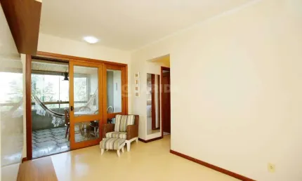 Apartamento semimobiliado com 2 dormitórios e 1 vaga de garagem no bairro Chácara das Pedras