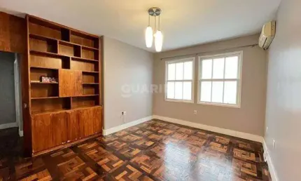 Apartamento com 2 dormitórios para alugar no bairro Moinhos de Vento em Porto Alegre.