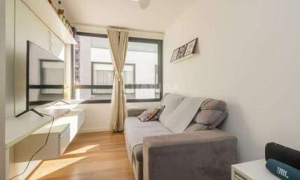 Apartamento semimobiliado de 1 dormitório no Menino Deus.